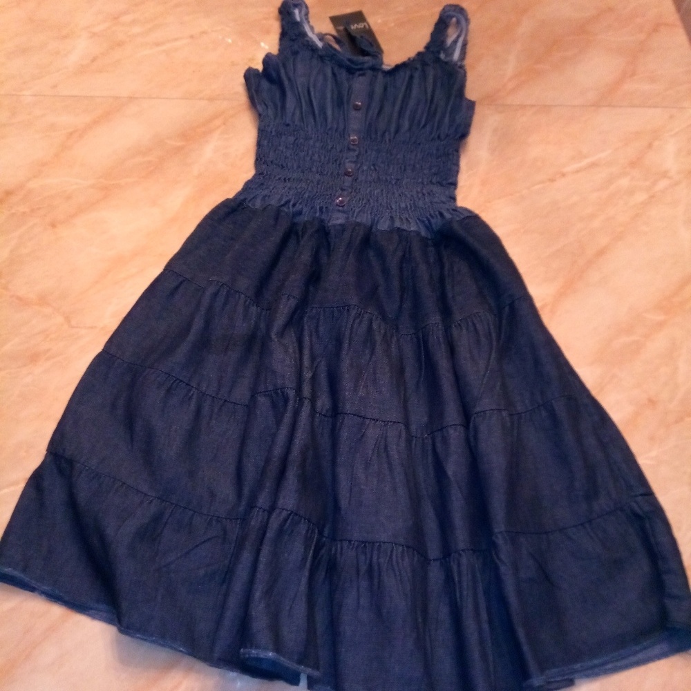 Dress - Picture 2 of 4